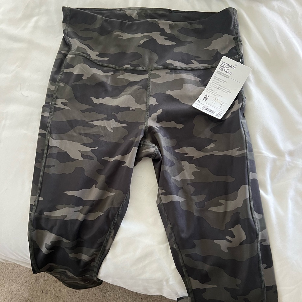 Athelta Ultimate Camp 7/8 Tight - Medium - NWT